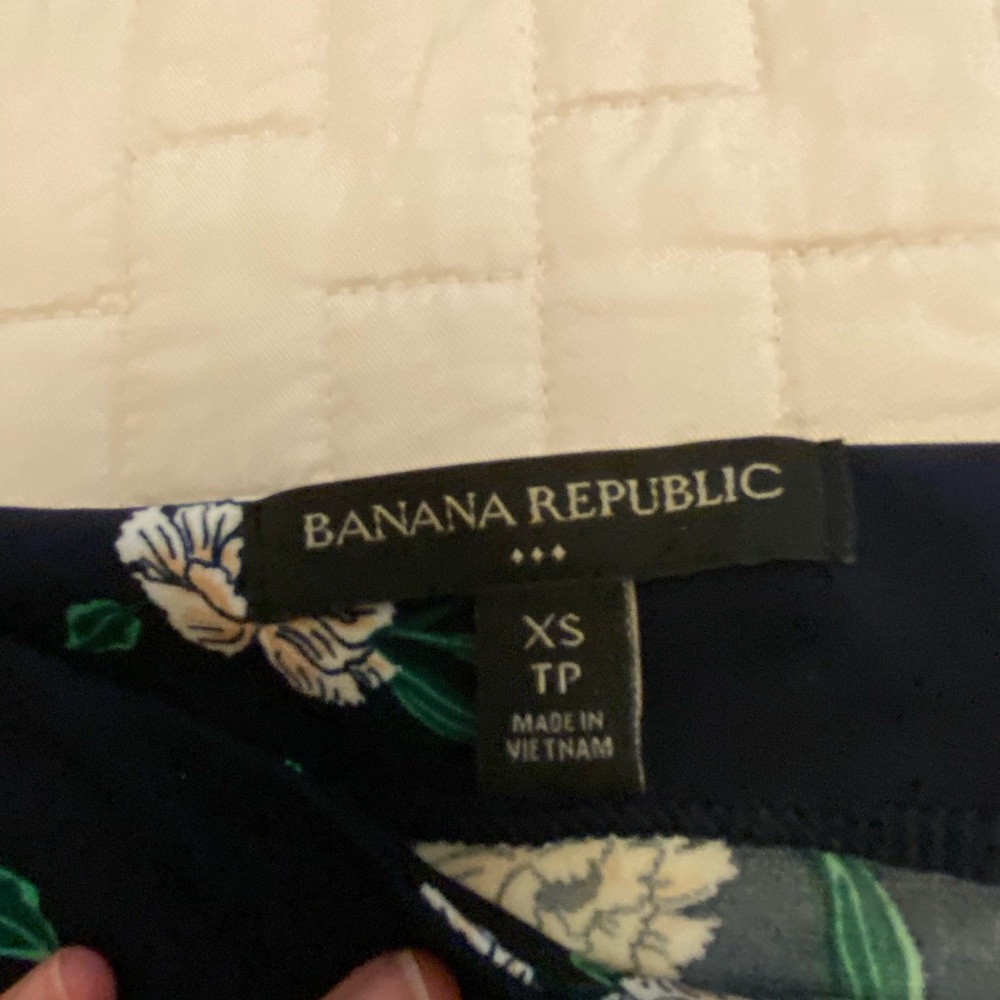 Banana Republic asymmetrical neckline top - Picture 6 of 7